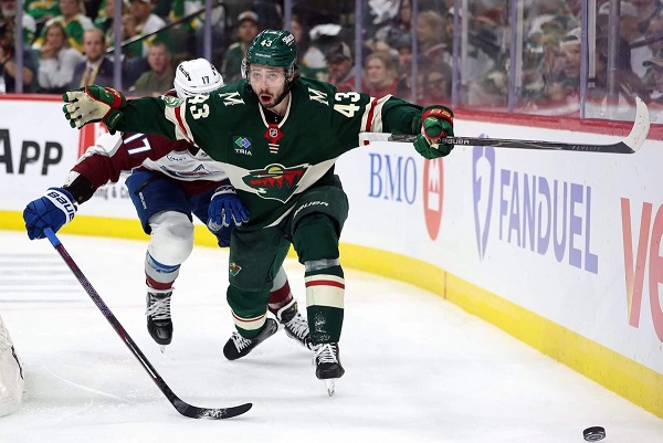 Quinn Hughes se nakonec rozhodl zůstat u Minnesota Wild